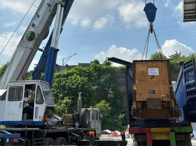 Rental Crane Semarang 5 Ton, Cocok untuk Keperluan Proyek Konstruksi, Rental Crane Semarang, Sewa Crane Semarang, Persewaan Crane Semarang