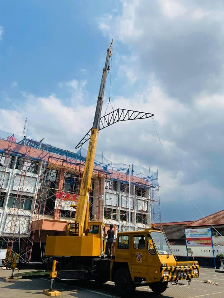 Crane 25T ereksen baja, Rental Crane Semarang, Sewa Crane Semarang, Persewaan Crane Semarang