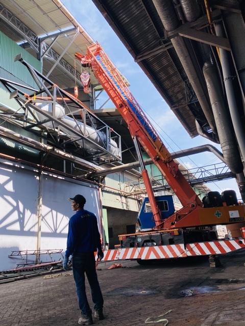 Ereksen Cerobong boiler bersama mobil crane 50 Ton, Rental Crane Semarang, Sewa Crane Semarang, Persewaan Crane Semarang