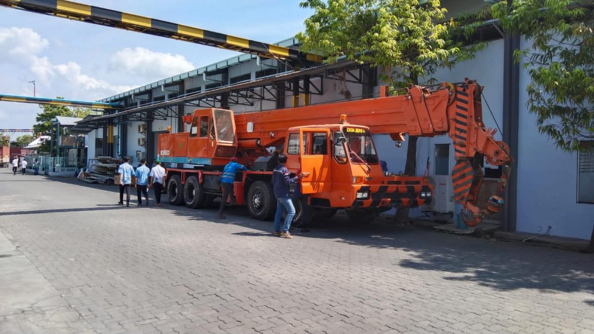 Mobil crane 35 ton, Rental Crane Semarang, Sewa Crane Semarang, Persewaan Crane Semarang