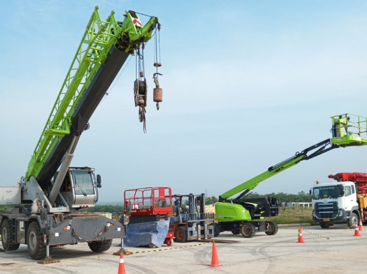 Rental Crane Semarang Tawarkan Layanan 24 Jam Termasuk Hari Minggu, Rental Crane Semarang, Sewa Crane Semarang, Persewaan Crane Semarang