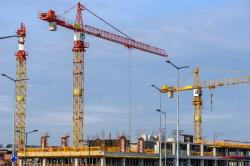 Fungsi Rental Crane Semarang dalam Pembangunan Skala Besar